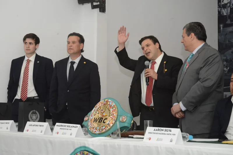 Participantes durante una intervención con micrófono en el encuentro del WBC