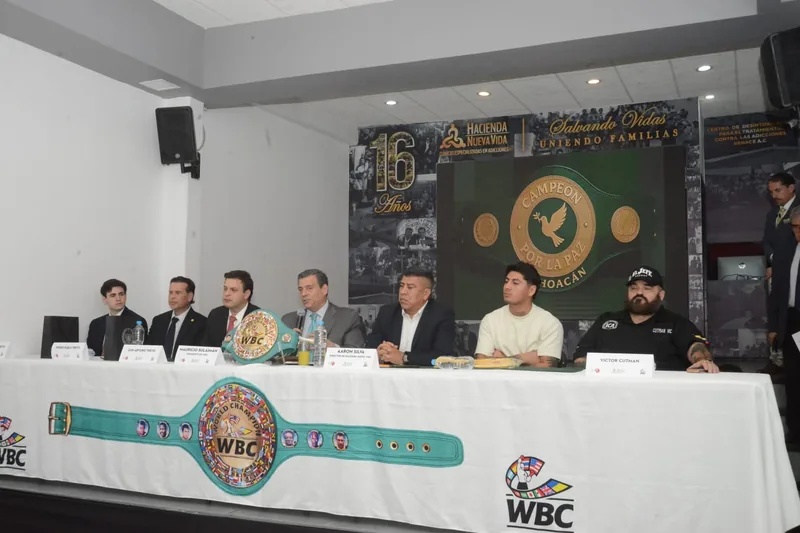 Mesa de participantes del Martes de Café del WBC